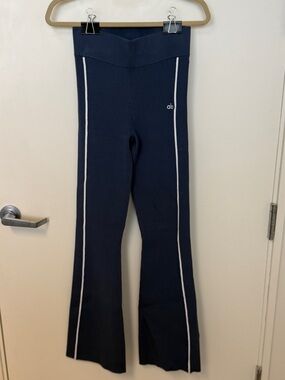 Alo Yoga Womens Bluestone Flared Ribbed Pants with White Piping Sz Small